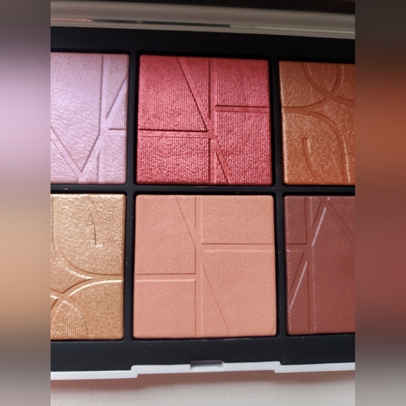 Nars All That Glitters Light Reflecting Cheek Palette - Picture 9 of 10